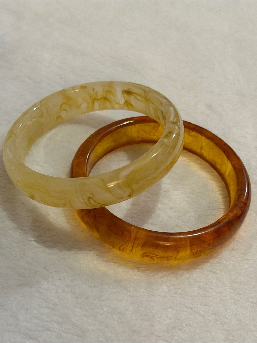2pc Marbled Acrylic Bangle Bracelet Set Cream & Amber